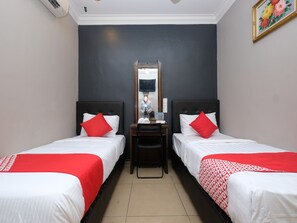 Deluxe Twin Room | Desk, free WiFi, bed sheets