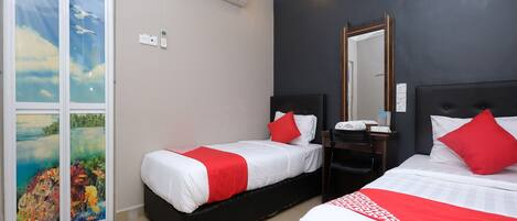 Deluxe Twin Room | Desk, free WiFi, bed sheets