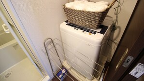 Habitación cuádruple (BG-501) | Lavandería