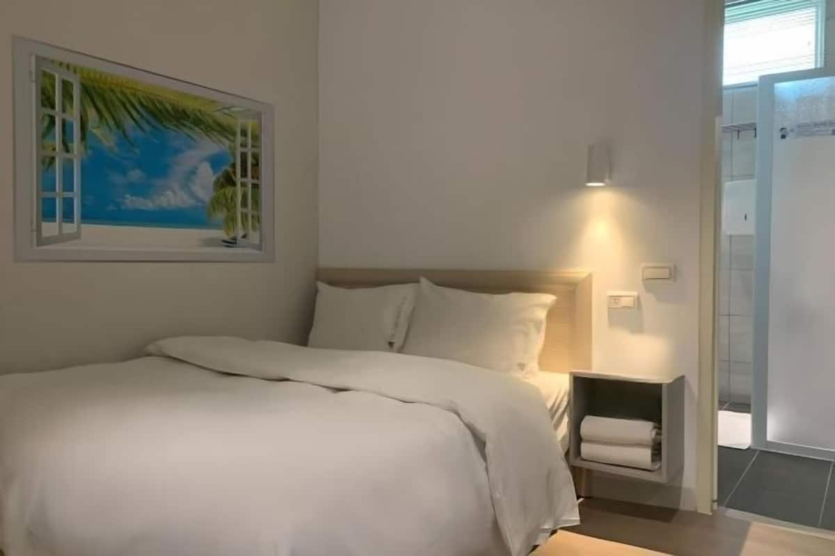 Down duvets, desk, blackout curtains, free WiFi