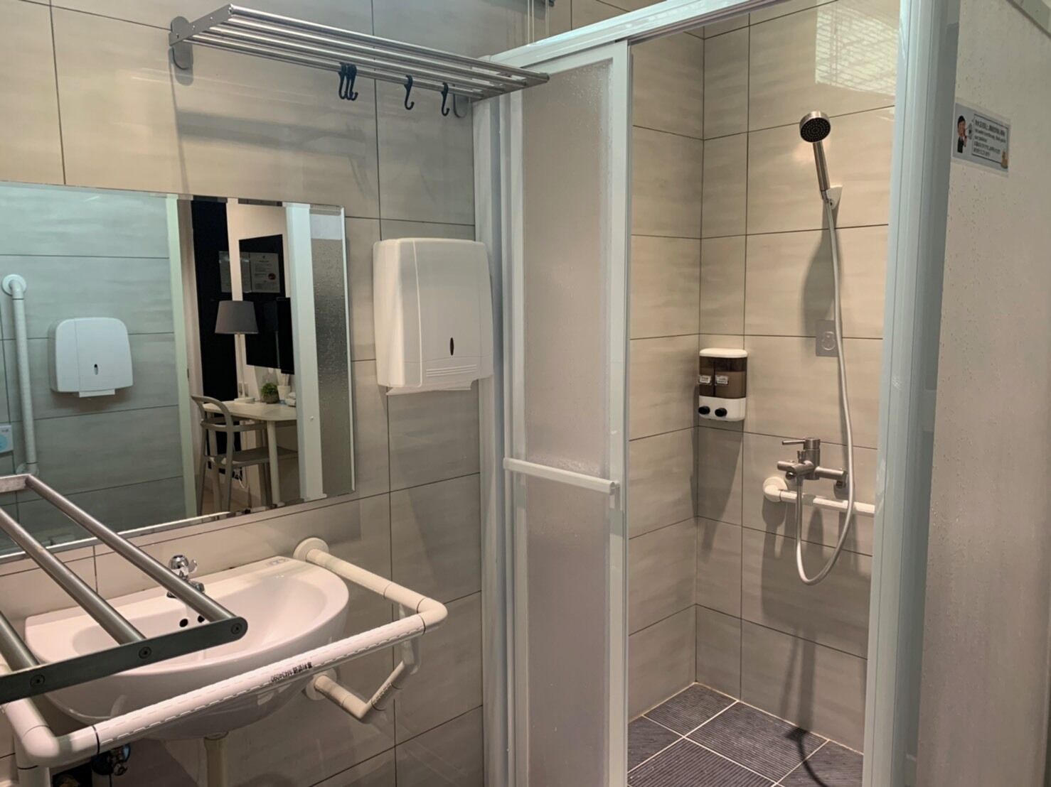 double room, private bathroom | bathroom | hair dryer, towels, shampoo, toilet paper