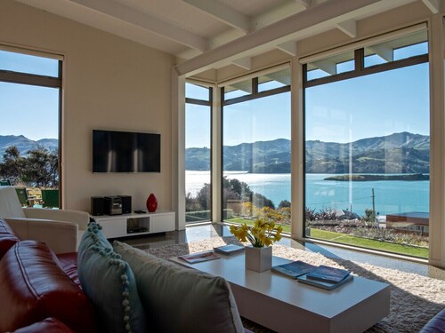 Kotare Point Paradise - Akaroa Holiday Home