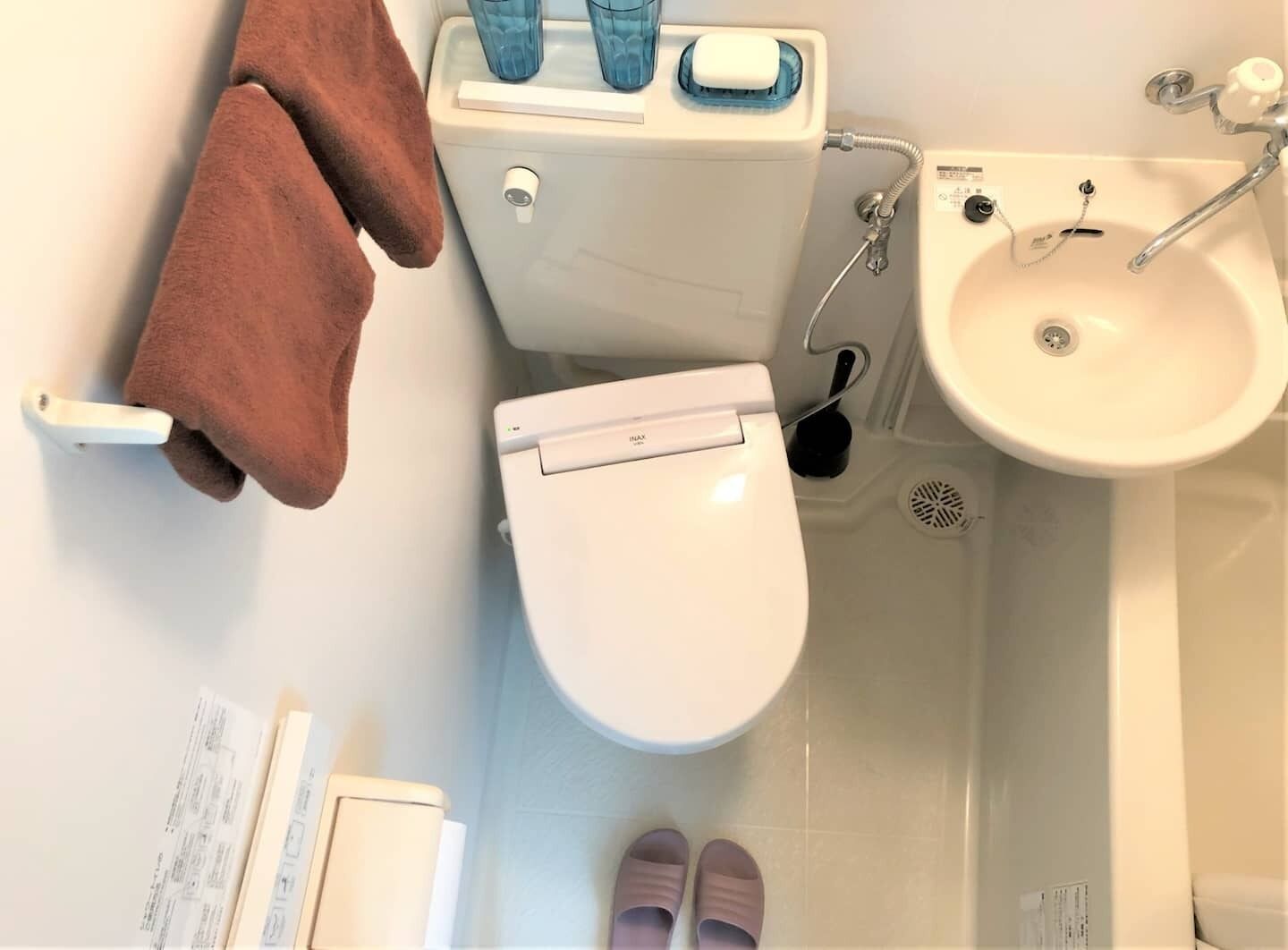 A bathroom with a toilet, sink, and bathtub.