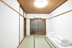 Basic Twin Room | 1 bedroom, down comforters, individually decorated - U-SHUKU Osaka (Osaka)