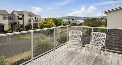 Jacksons - Two Mile Bay Holiday Home