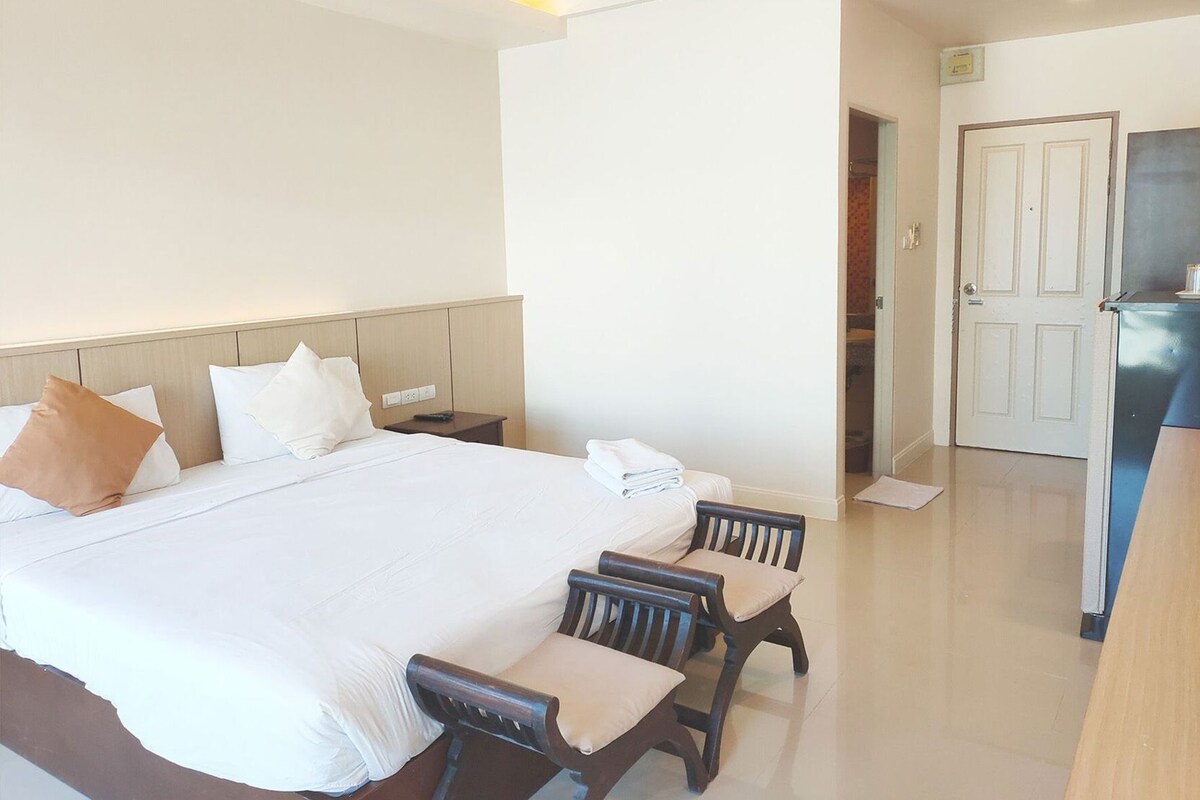 Cortinas blackout, Wi-Fi de cortesia, roupa de cama