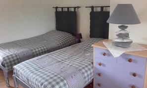 Chambre avec lits jumeaux (Les Lavandes) | Décoration personnalisée, ameublement personnalisé, lits bébé (gratuits)