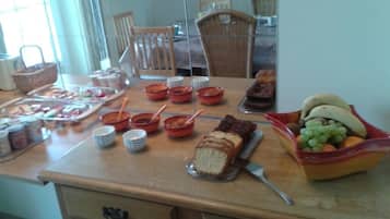 Colazione continentale, servita tutte le mattine (7.50 EUR a persona)