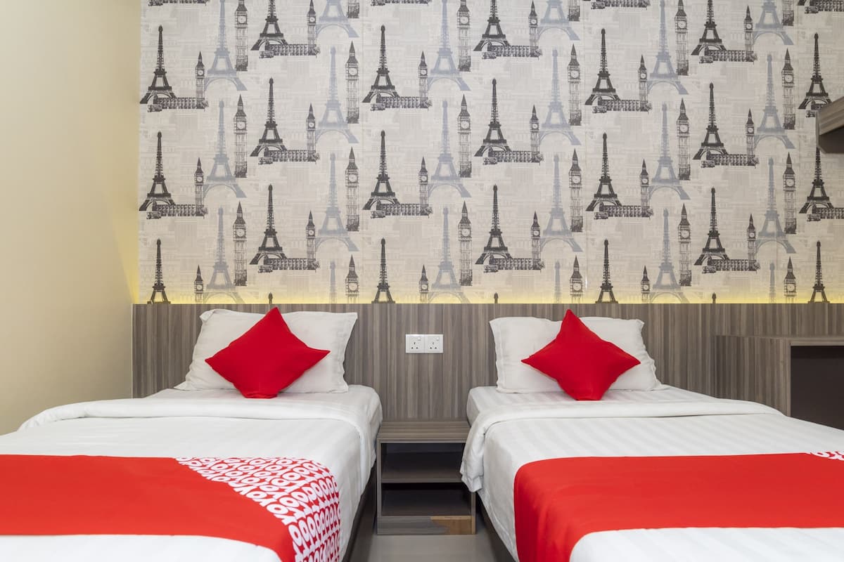 Deluxe Twin Room | Soundproofing, iron/ironing board, free WiFi