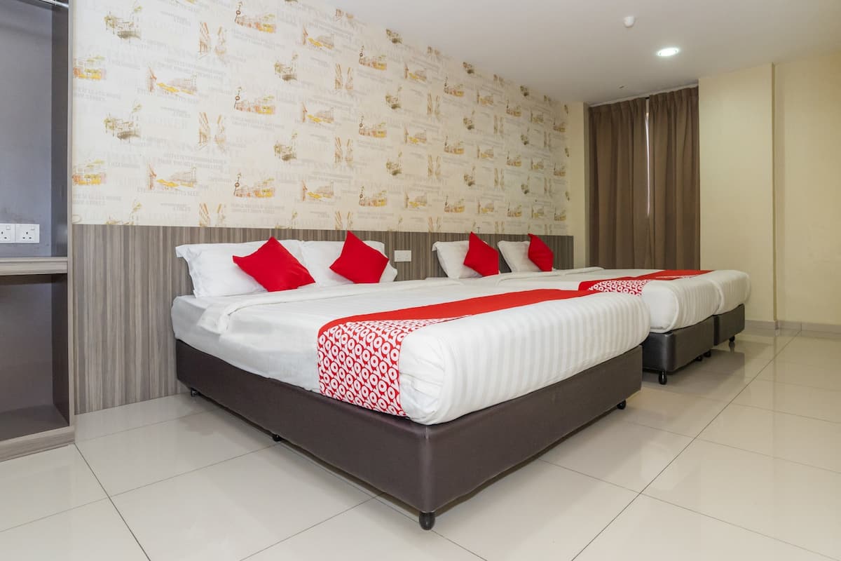 Family Suite | Soundproofing, iron/ironing board, free WiFi