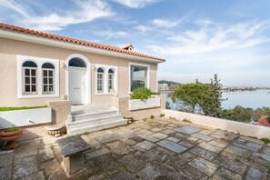 Exterior detail - Villa Artemis near Athens Airport (Markopoulo Mesogaias)