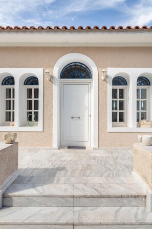Front of property - Villa Artemis near Athens Airport (Markopoulo Mesogaias)