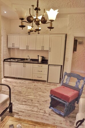 Superior Apartment, City View | Private kitchen | Fridge, electric kettle, cleaning supplies - Stay House Cesme (Cesme)