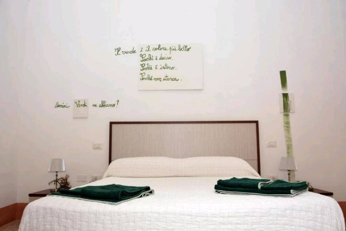 Minibar, desk, free cots/infant beds, bed sheets