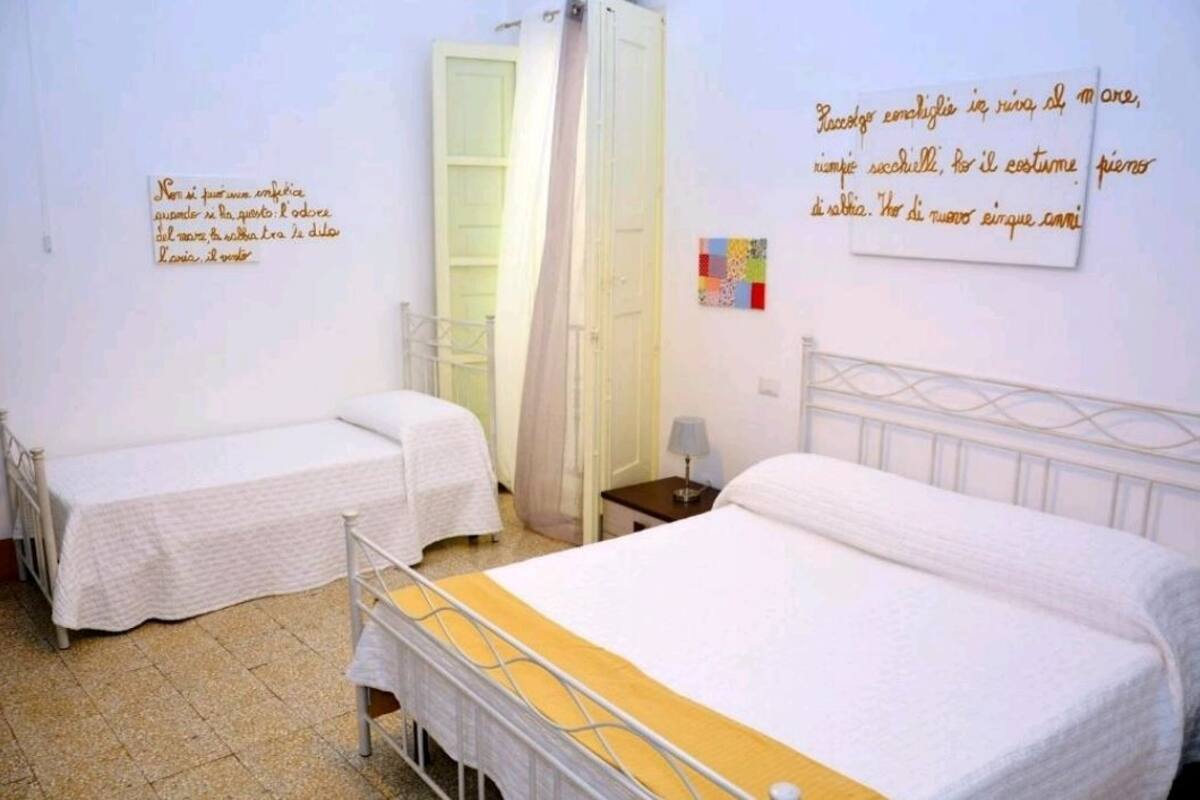 Minibar, desk, free cots/infant beds, bed sheets