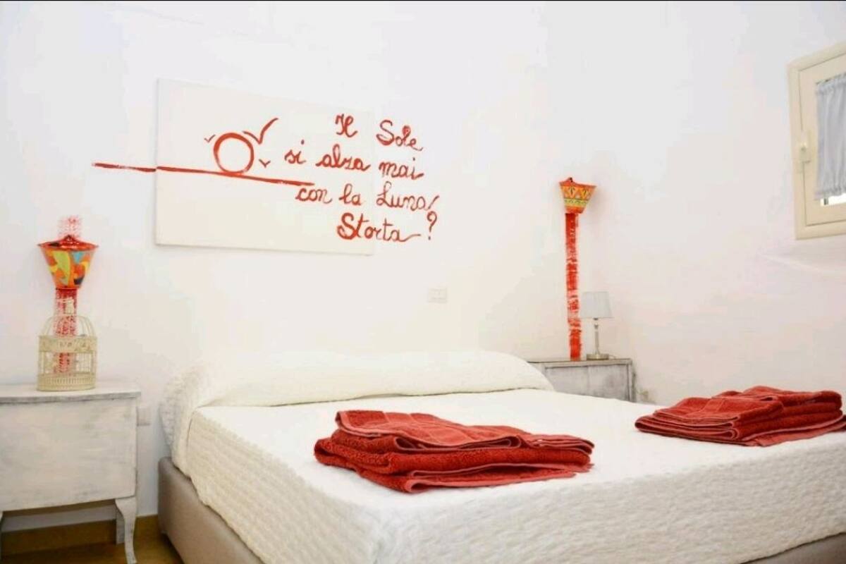 Minibar, desk, free cots/infant beds, bed sheets