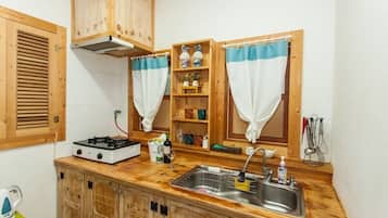 Fridge, microwave, stovetop, electric kettle