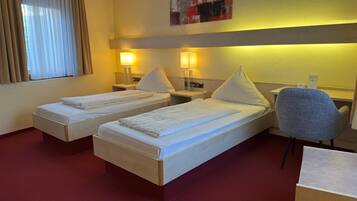 Twin Room | Desk, iron/ironing board, free WiFi, bed sheets