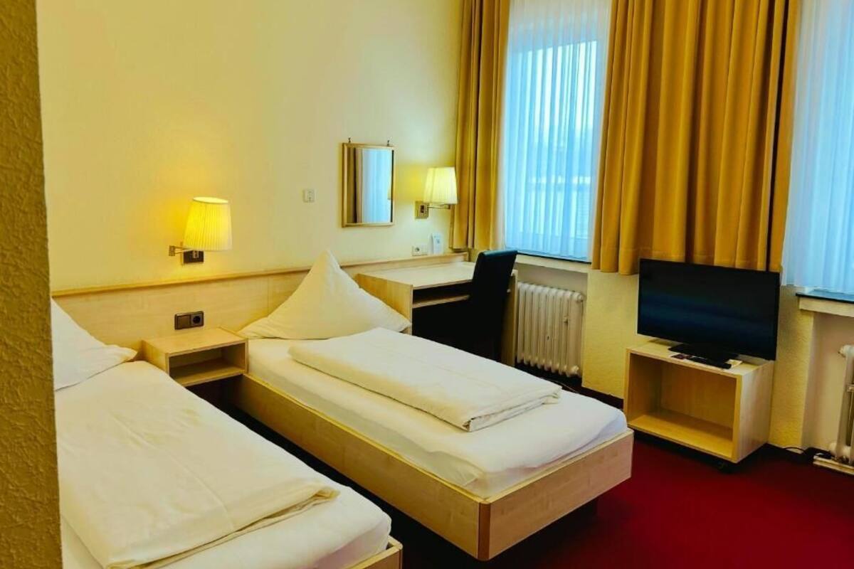 Twin Room | Desk, iron/ironing board, free WiFi, bed sheets