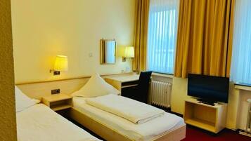 Tomannsrom | Skrivebord, strykejern/-brett, wi-fi (inkludert) og sengetøy