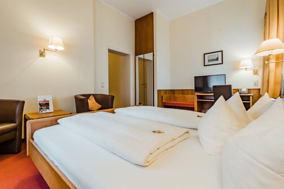 Comfort Double Room | Desk, iron/ironing board, free WiFi, bed sheets
