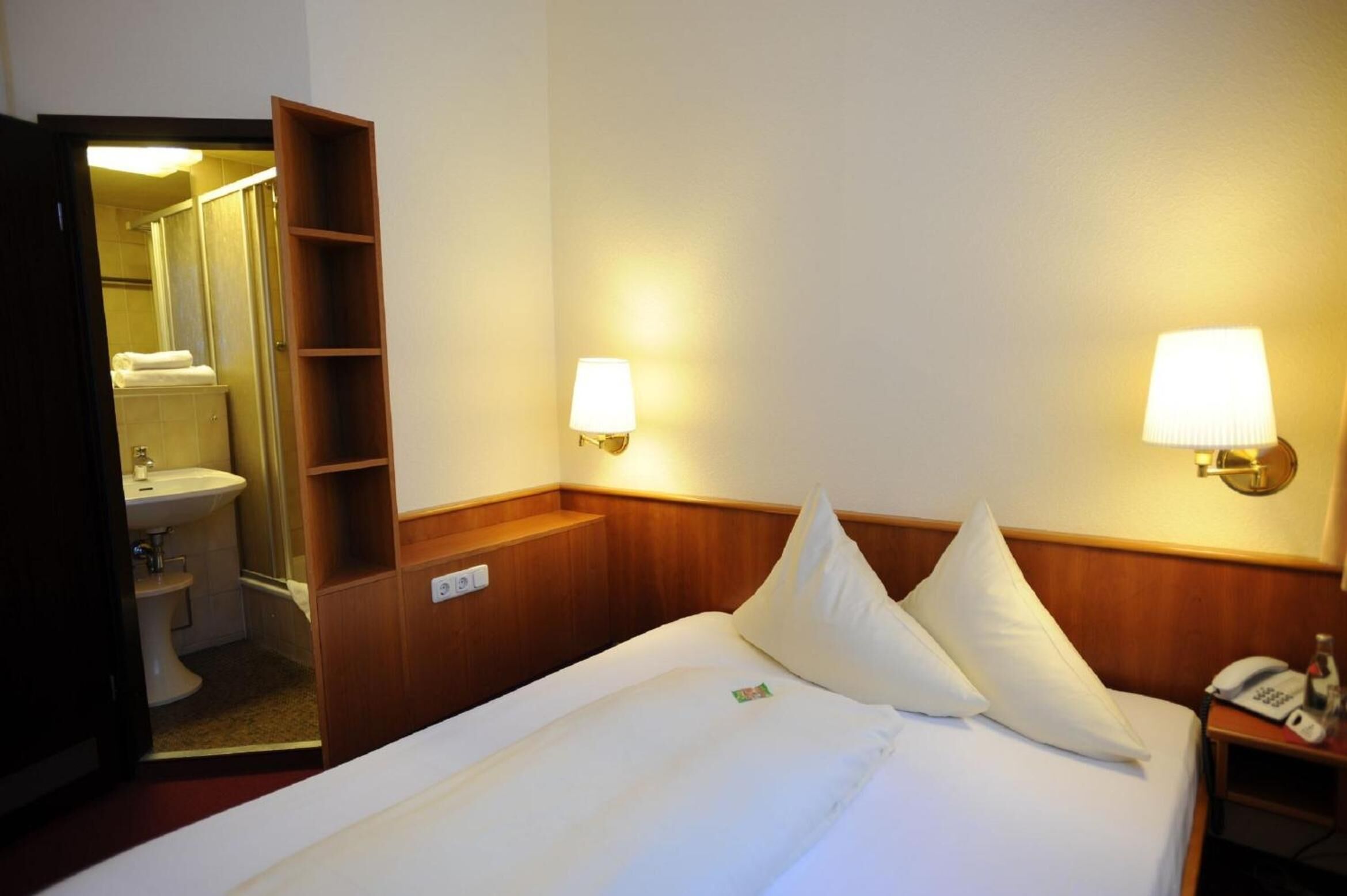 desk, iron/ironing board, cots/infant beds, rollaway beds