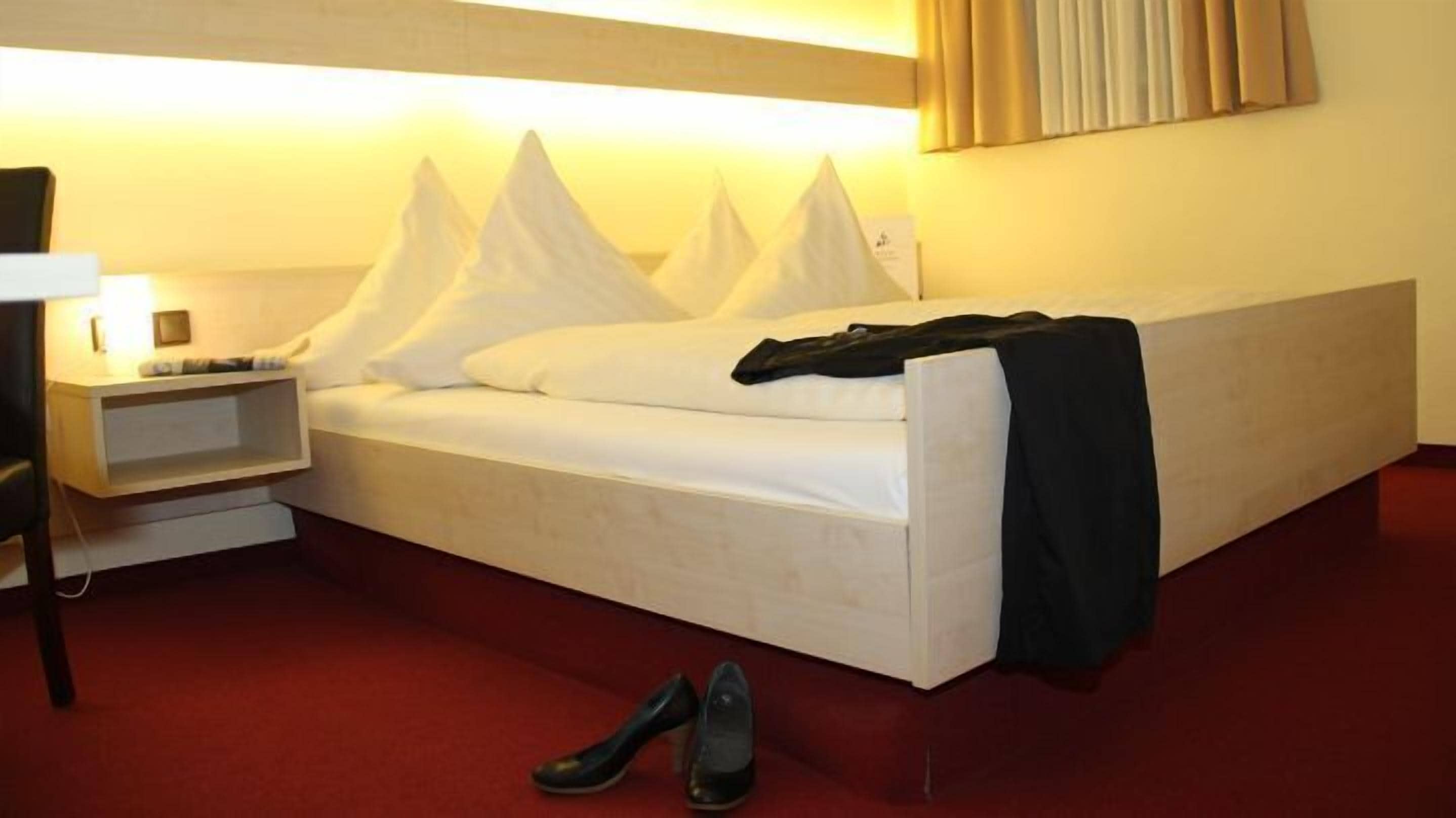 double room | desk, iron/ironing board, cots/infant beds, rollaway beds