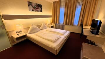 Comfort Double Room | Desk, iron/ironing board, free WiFi, bed sheets
