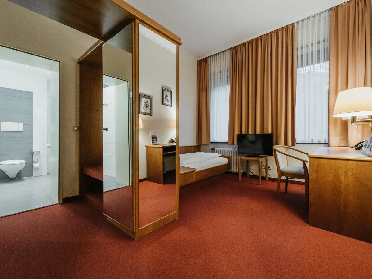 Single Room | Desk, iron/ironing board, free WiFi, bed sheets