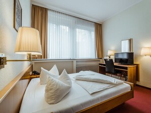 Comfort Double Room | Desk, iron/ironing board, free WiFi, bed sheets