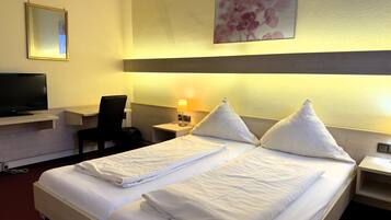 Comfort Double Room | Desk, iron/ironing board, free WiFi, bed sheets