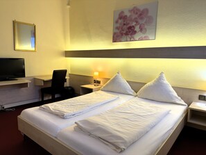 Chambre Double Confort | Bureau, fer et planche à repasser, Wi-Fi gratuit, draps fournis