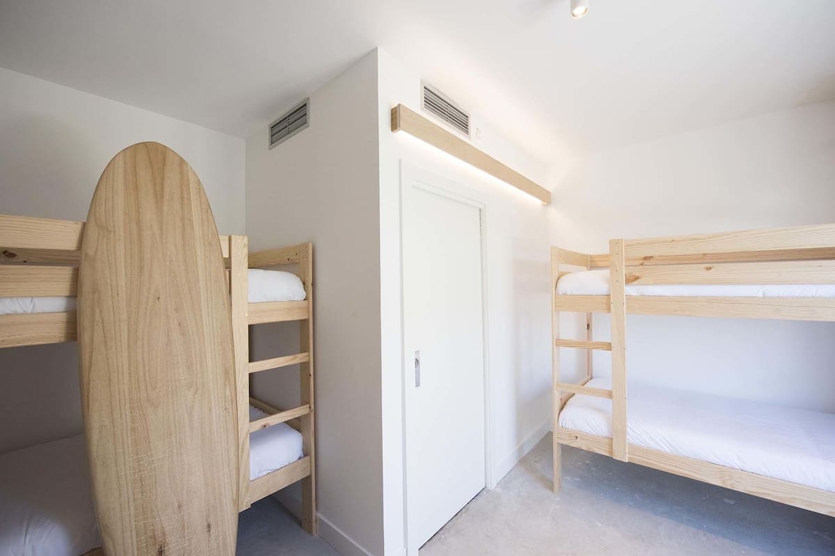 Blackout drapes, free WiFi, bed sheets