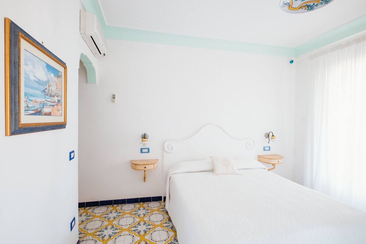 Quarto casal clássico | Frigobar, escrivaninha, berços (sobretaxa), Wi-Fi de cortesia