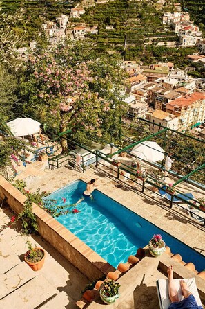 Piscine extérieure (ouverte en saison)