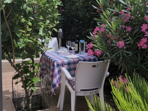 Outdoor dining - Axenia Hotel (Utjeha)