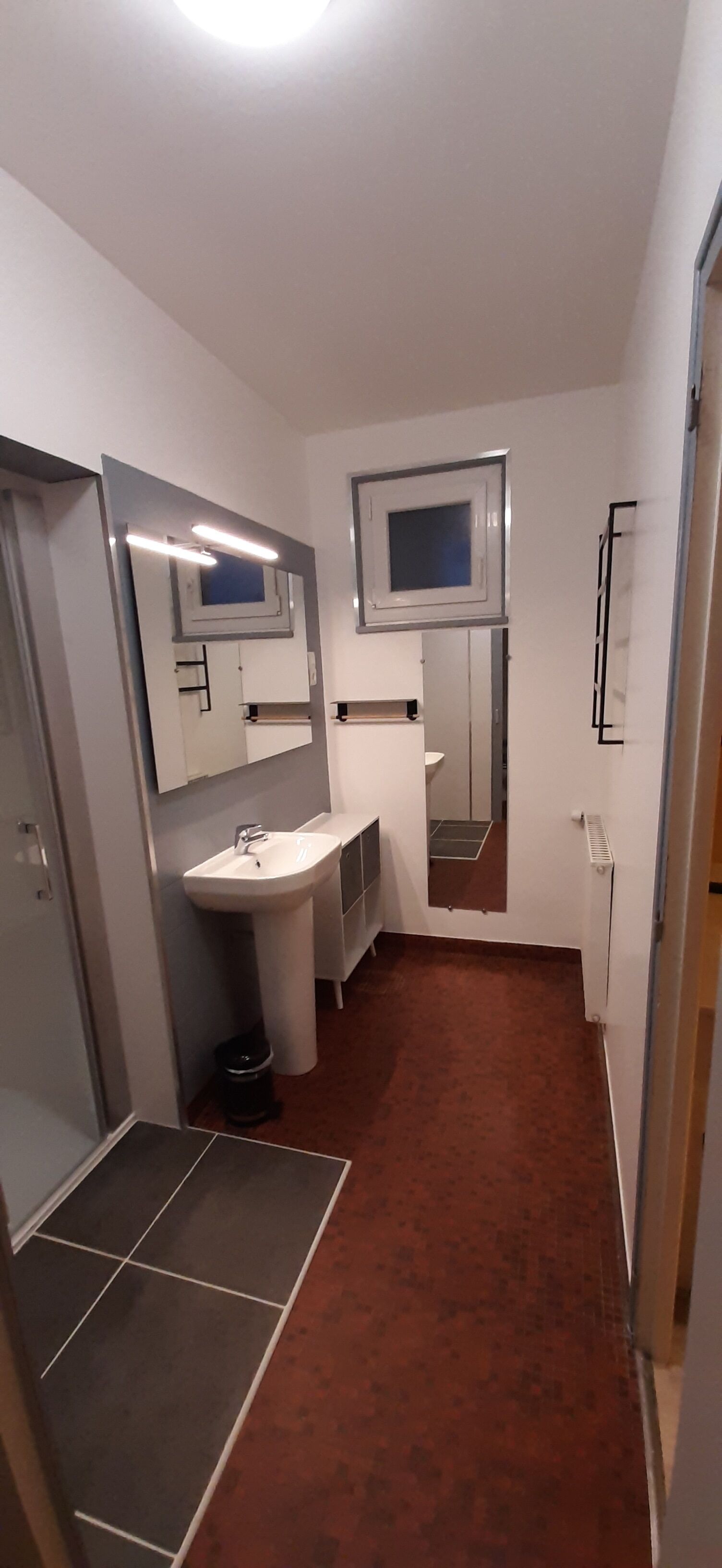 rainfall showerhead, towels