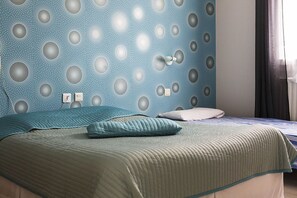 Double Room | In-room safe, desk, soundproofing, iron/ironing board - Hotel Le Cormier 9 (Cholet)