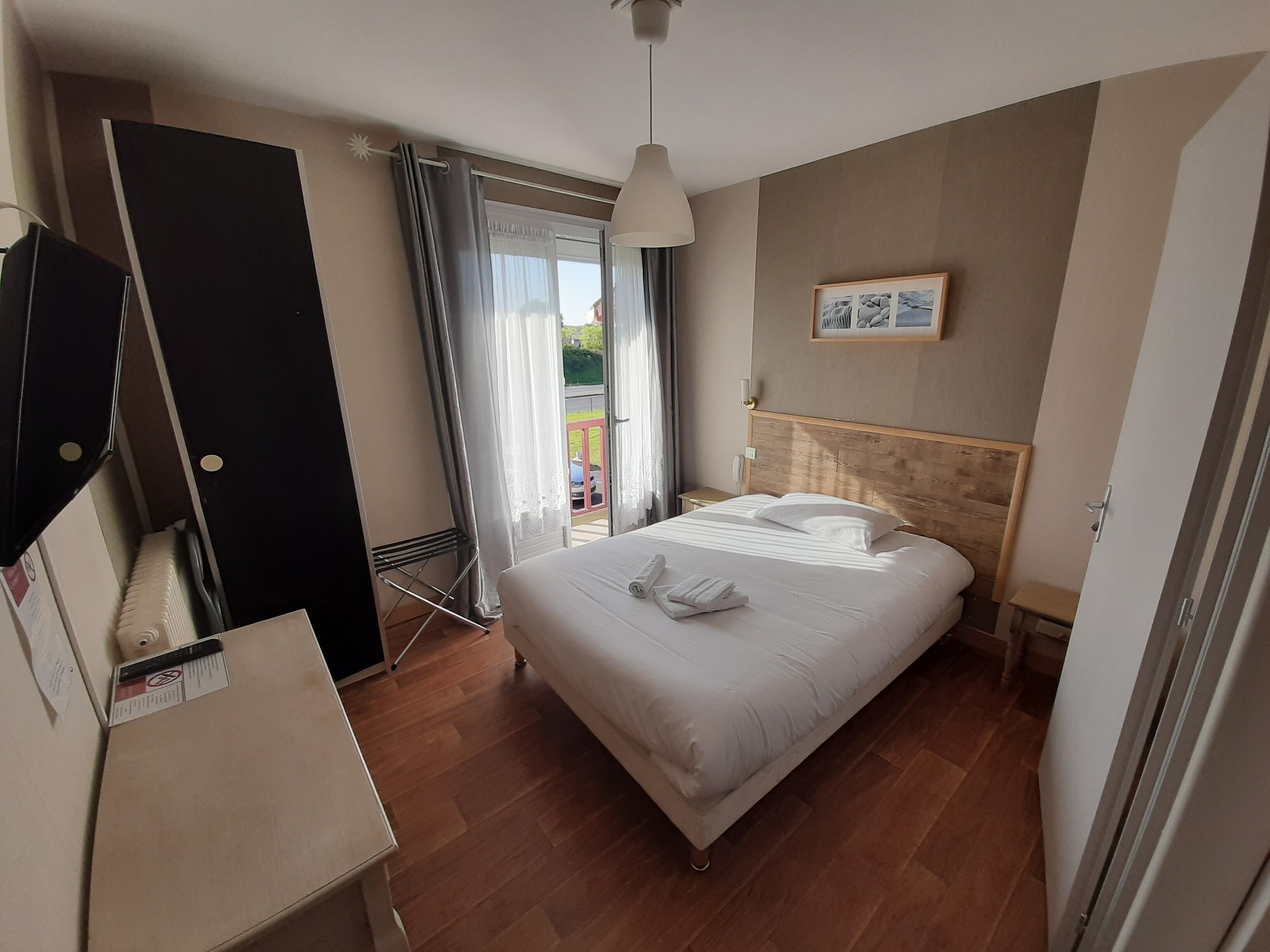 in-room safe, desk, soundproofing, iron/ironing board