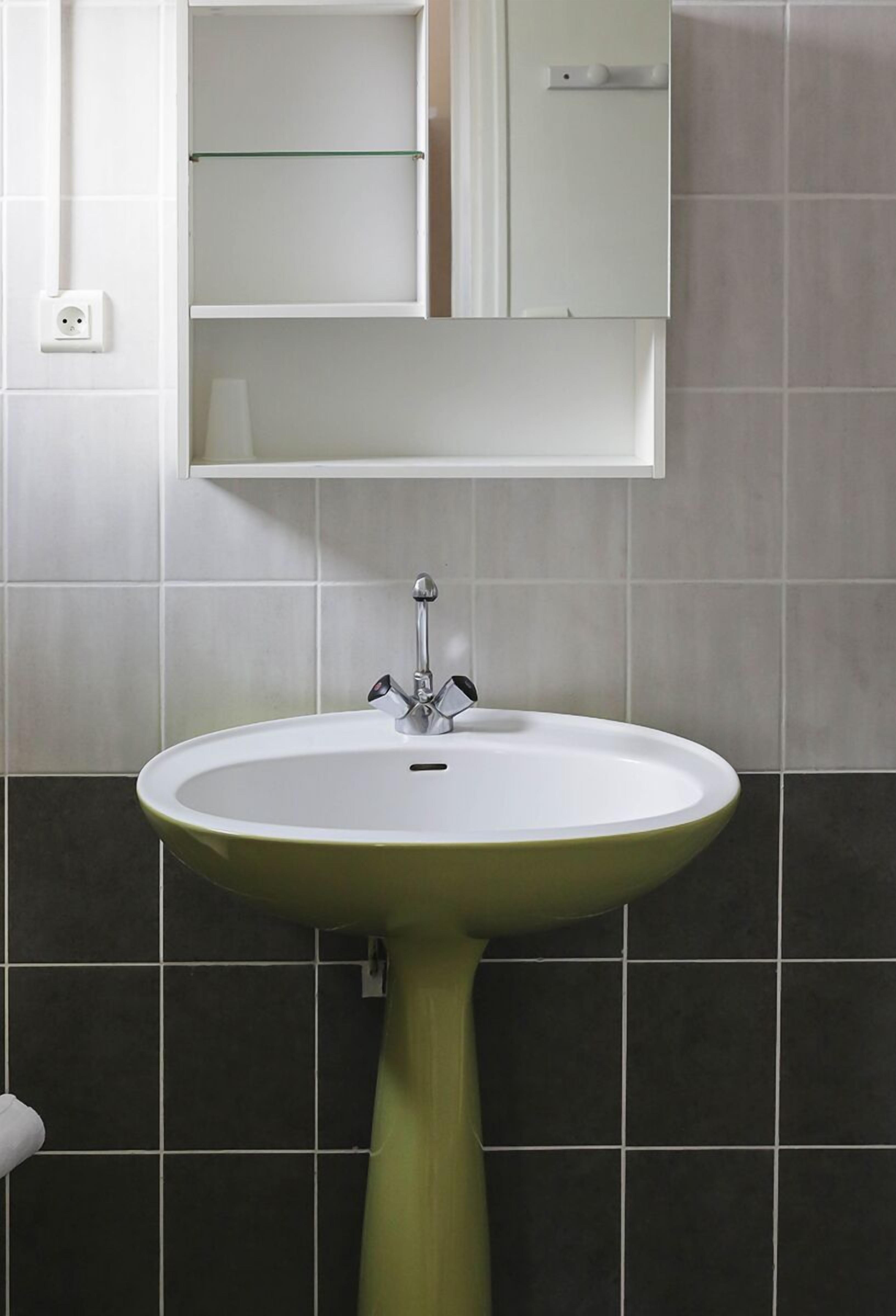 double room | bathroom sink