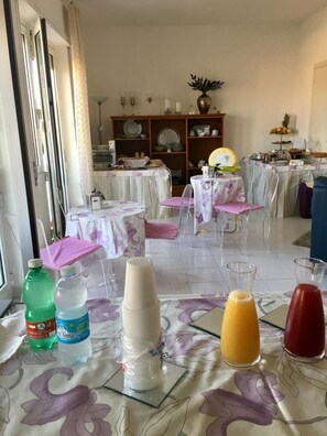 Desayuno completo incluido todos los días
