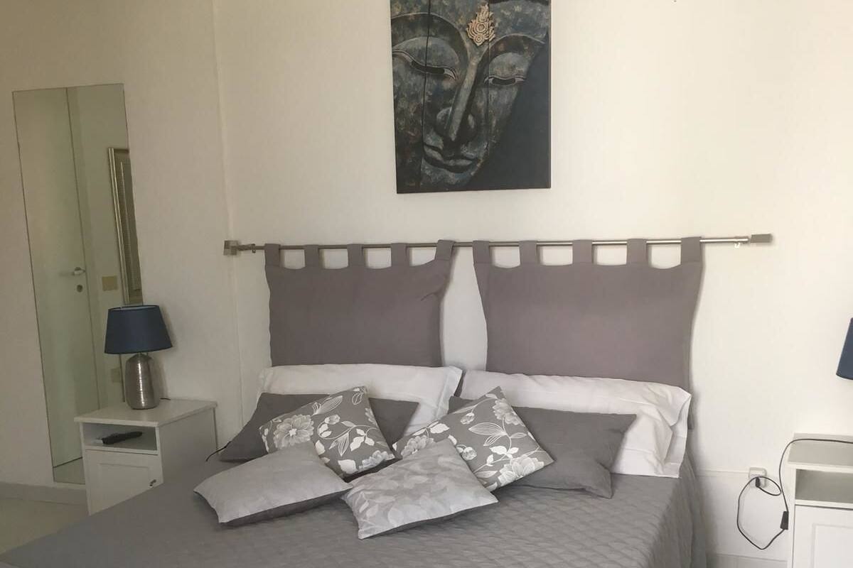 Habitación Confort con 1 cama matrimonial o 2 individuales, balcón, vista al mar | Ropa de cama de alta calidad, minibar y cortinas blackout