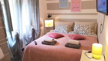 Honeymoon-Doppelzimmer, Stadtblick | Babybetten, Zustellbetten, kostenloses WLAN, Bettwäsche