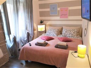 Honeymoon Double Room, City View | Cribs/infant beds, rollaway beds, free WiFi, bed sheets - Rooms Dores (Buzet)