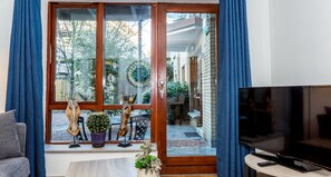 Flat-screen TV - Vicar Street Apartments (Dublin)