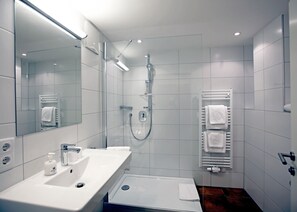 Grand Apartment, 3 Bedrooms, Balcony, Mountain View | Bathroom