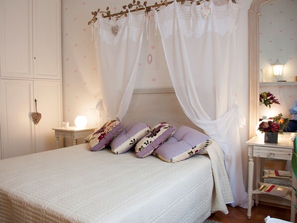 Double or Twin Room, 1 Double Bed, Shared Bathroom (cuori) | In-room safe, rollaway beds, free WiFi