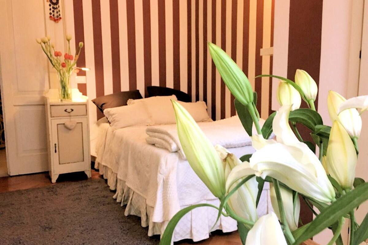 Comfort Single Room, 1 Large Twin Bed, Shared Bathroom (fiori) | In-room safe, rollaway beds, free WiFi