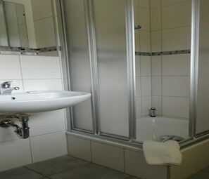 Douche, serviettes fournies