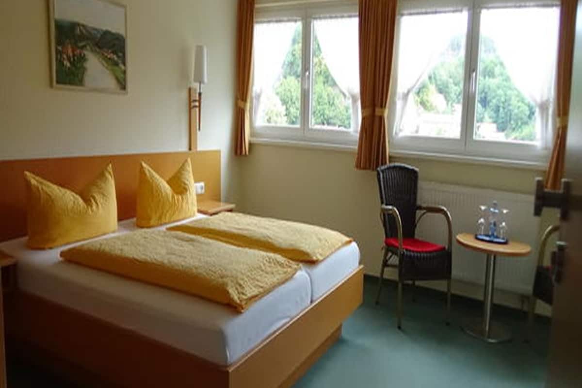Bureau, lits pliants/supplémentaires, Wi-Fi gratuit, draps fournis